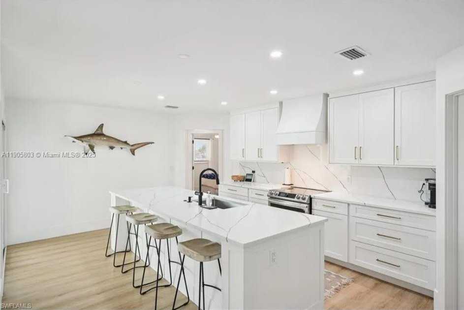 Small Image of 444 N BARFIELD DR, Marco Island Number 8