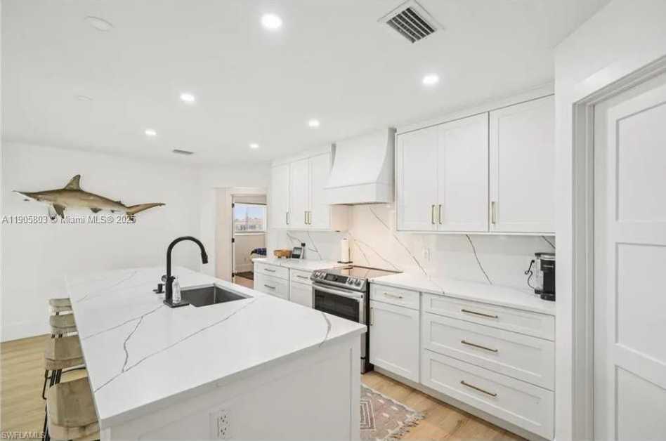 Small Image of 444 N BARFIELD DR, Marco Island Number 9