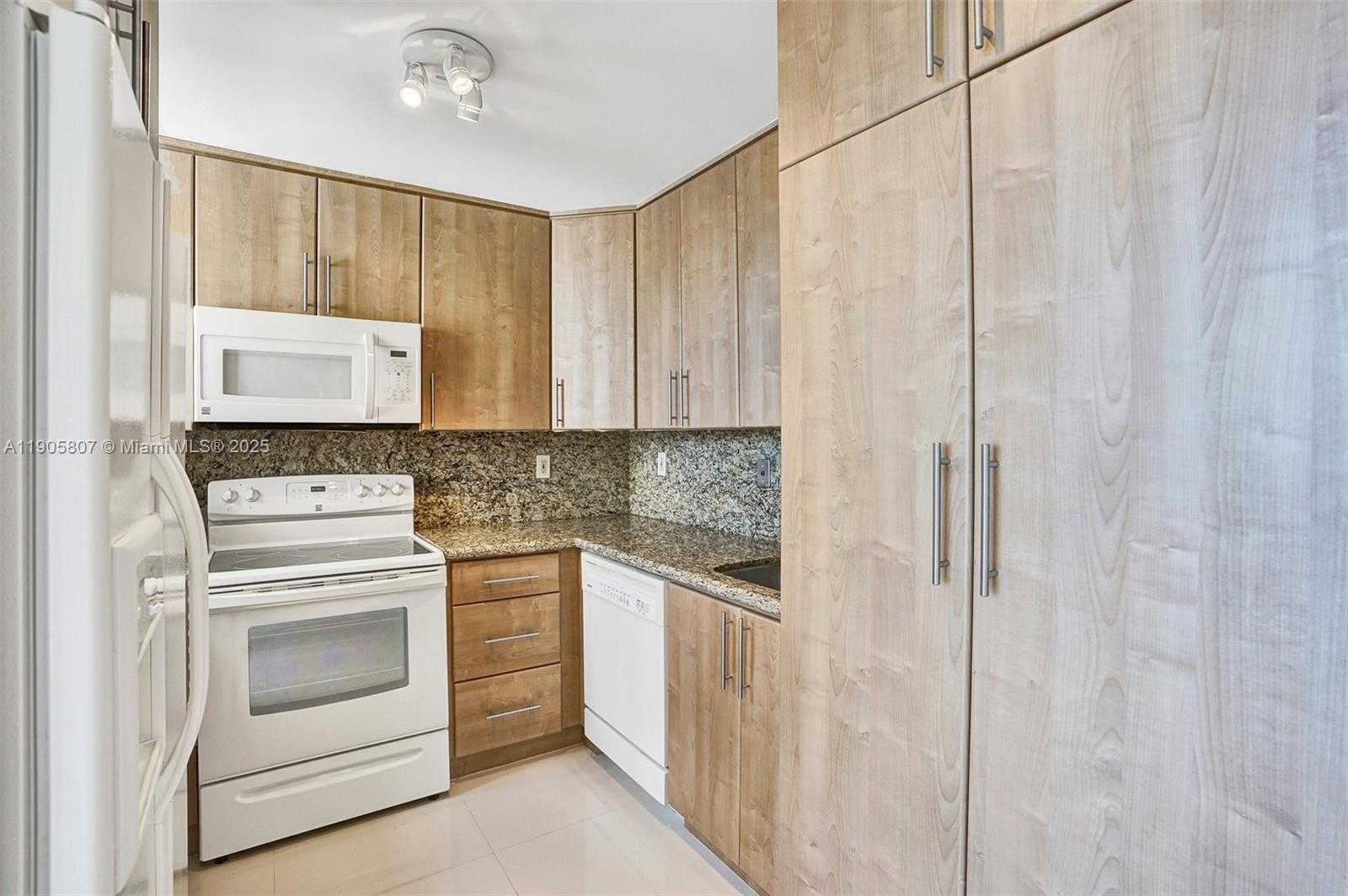 Small Image of 1901 BRICKELL AVE #B2214, Miami Number 11