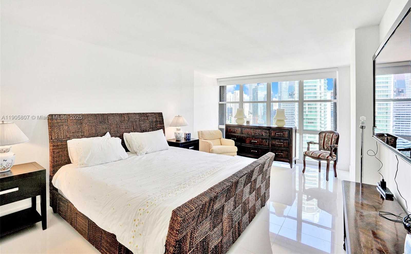 Small Image of 1901 BRICKELL AVE #B2214, Miami Number 13