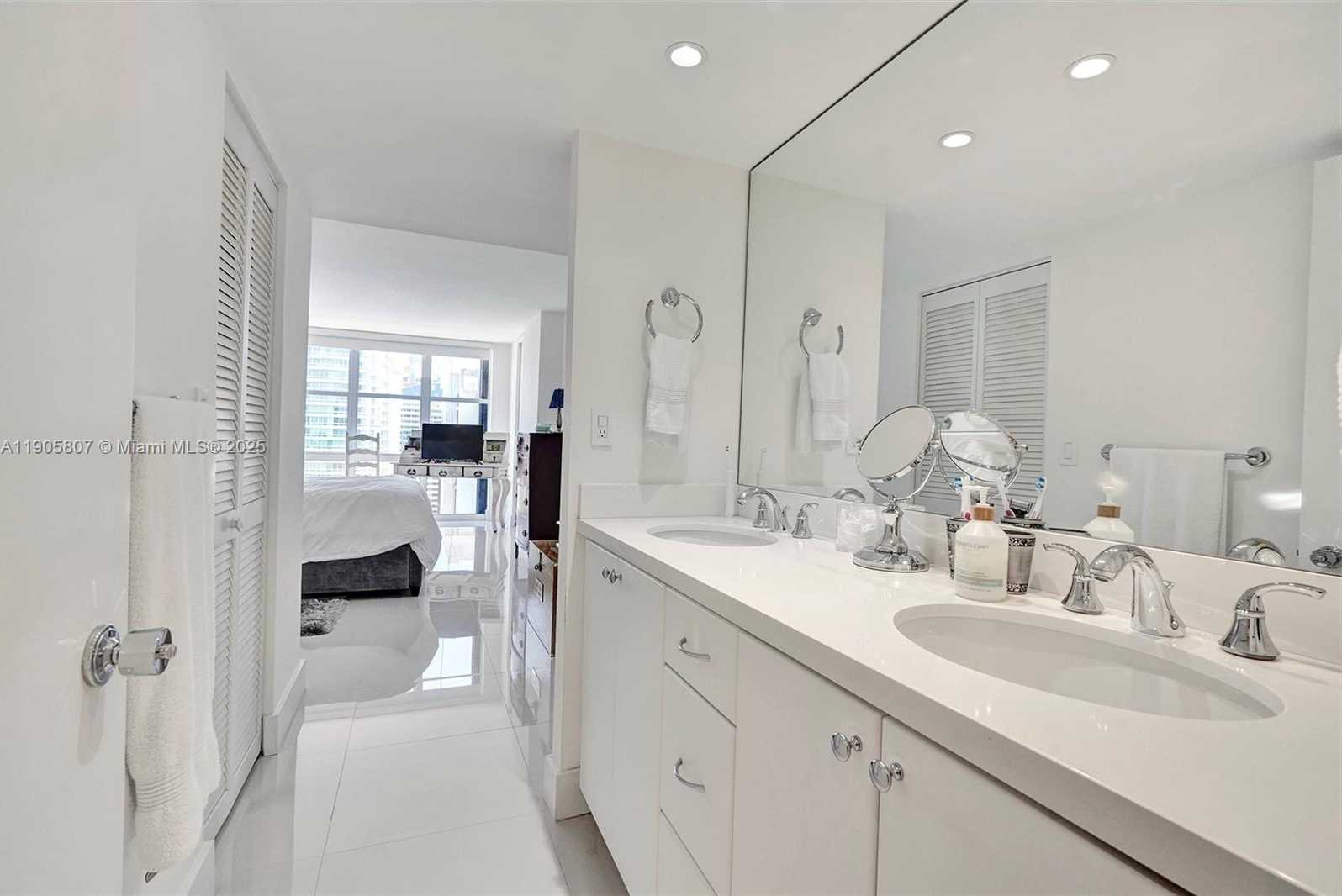 Small Image of 1901 BRICKELL AVE #B2214, Miami Number 28