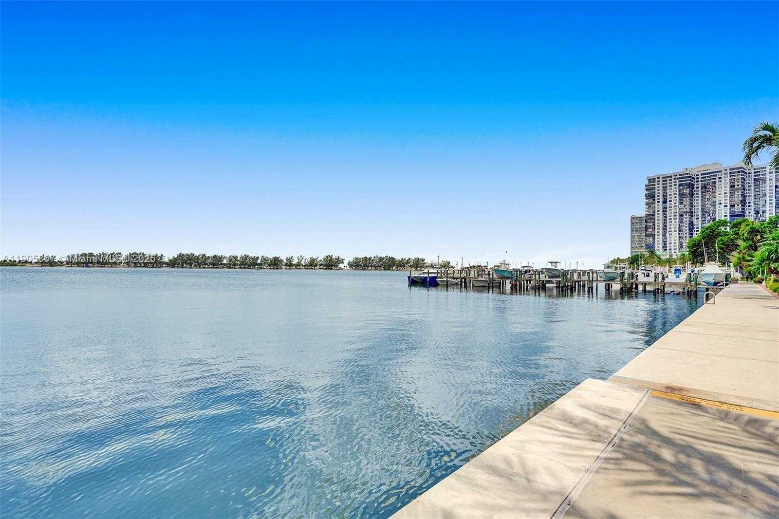 Small Image of 1901 BRICKELL AVE #B2214, Miami Number 40