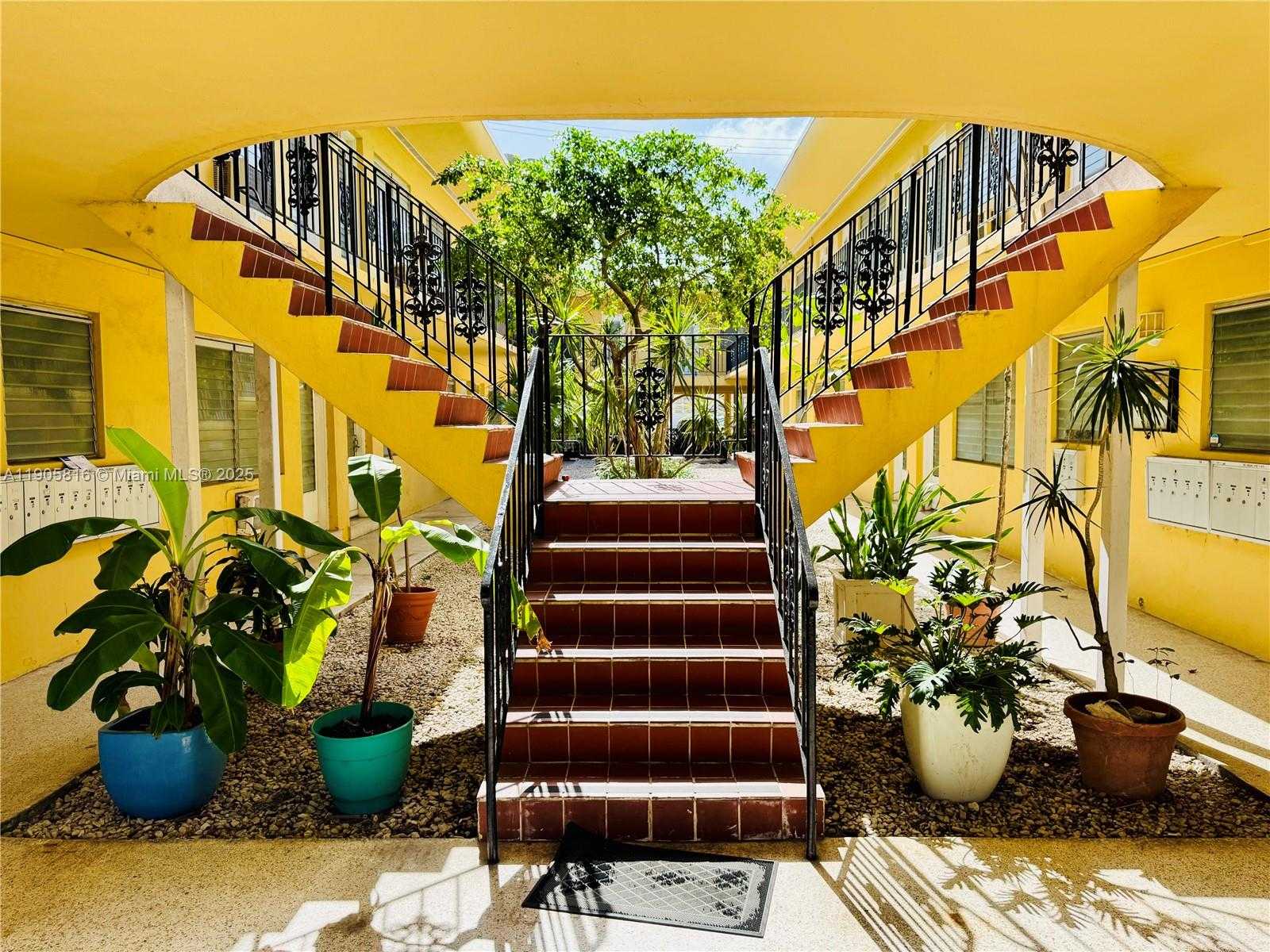 Small Image of 75 WASHINGTON AVE #10, Miami Beach Number 1