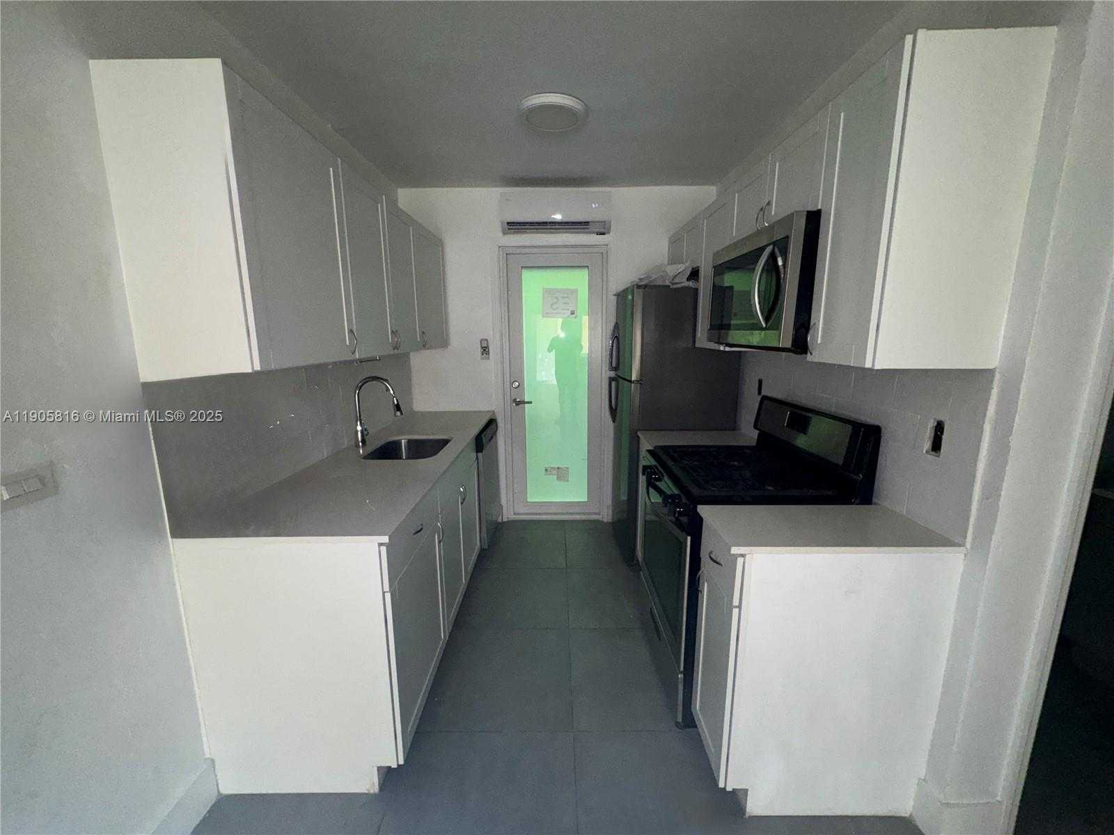 Small Image of 75 WASHINGTON AVE #10, Miami Beach Number 3