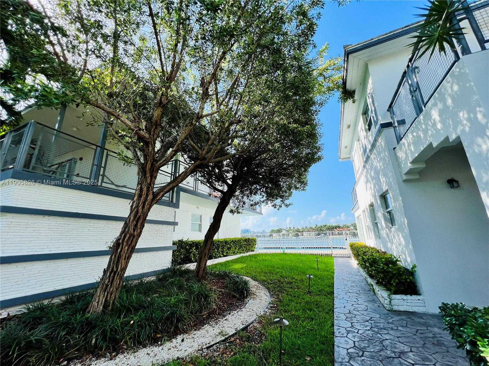 Small Image of 950 BAY DR #6, Miami Beach Number 2