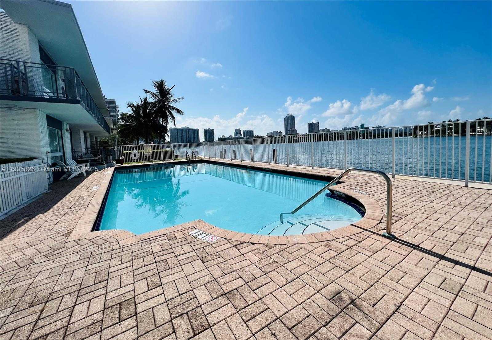 Small Image of 950 BAY DR #6, Miami Beach Number 3