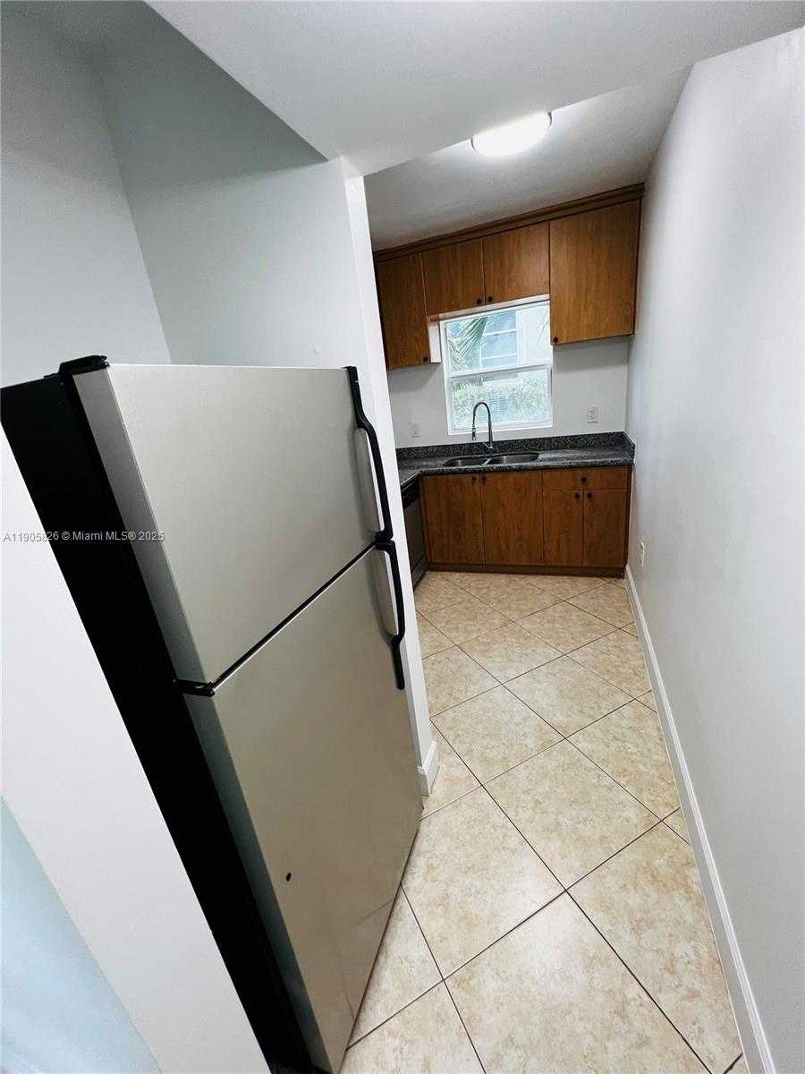 Small Image of 950 BAY DR #6, Miami Beach Number 9
