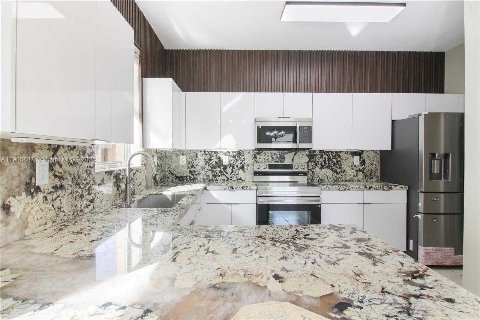 Small Image of 12844 SOUTH WEST 133 TERRACE, Miami Number 10