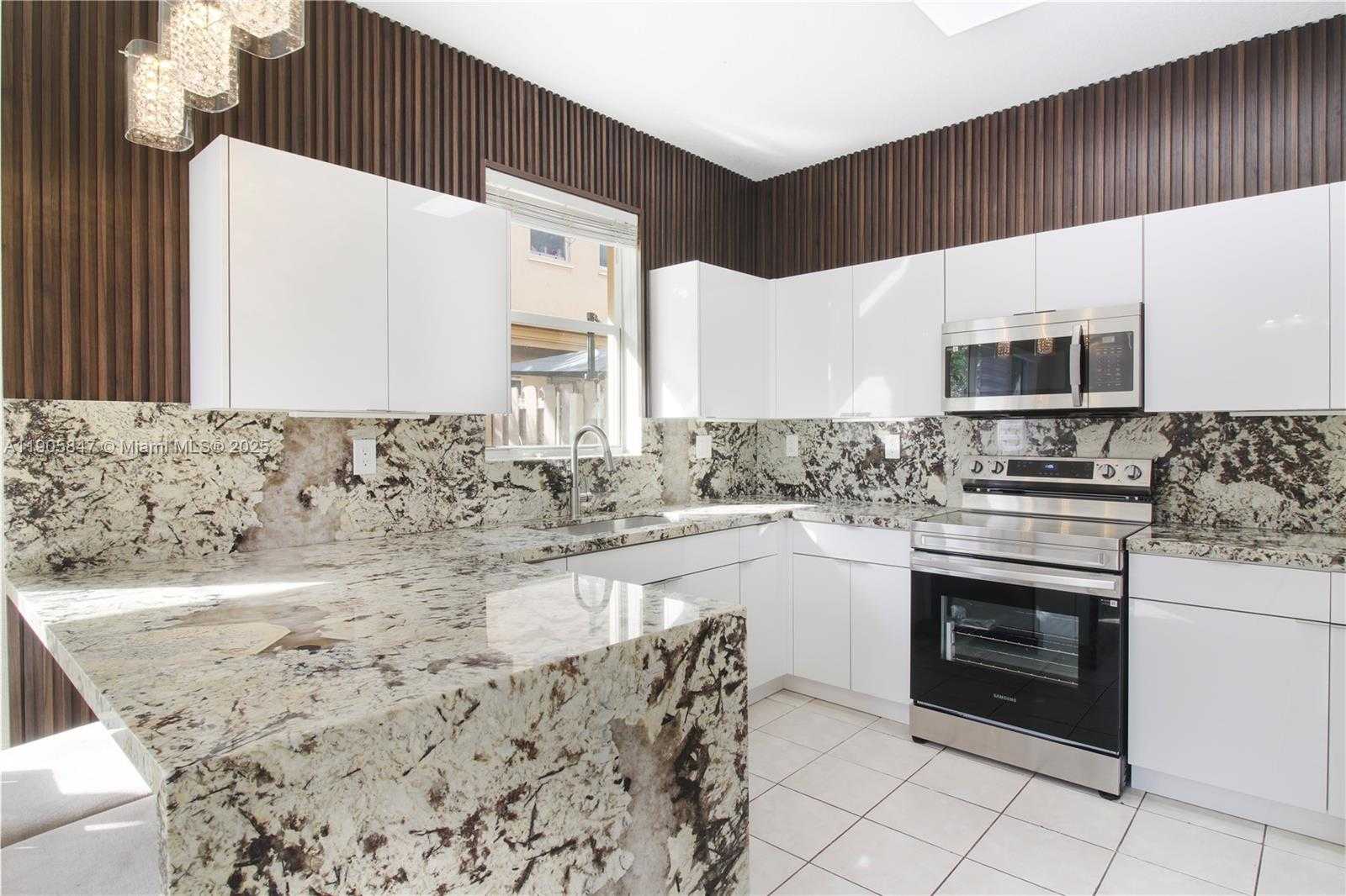 Small Image of 12844 SOUTH WEST 133 TERRACE, Miami Number 11