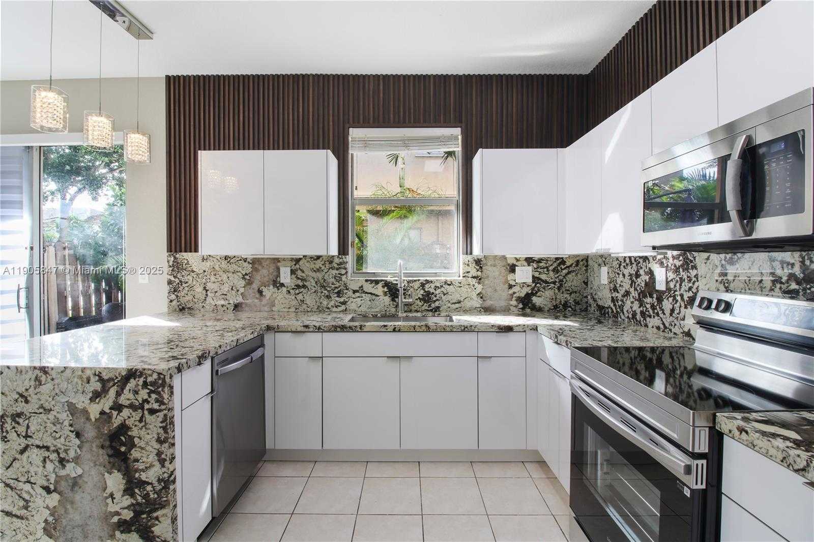 Small Image of 12844 SOUTH WEST 133 TERRACE, Miami Number 13