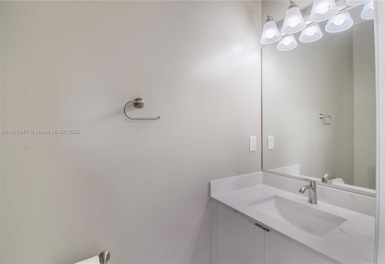 Small Image of 12844 SOUTH WEST 133 TERRACE, Miami Number 14
