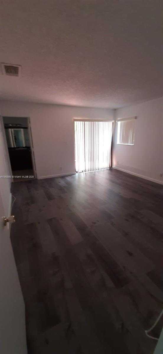 Small Image of 9912 SOUTH WEST 147TH PL, Miami Number 13