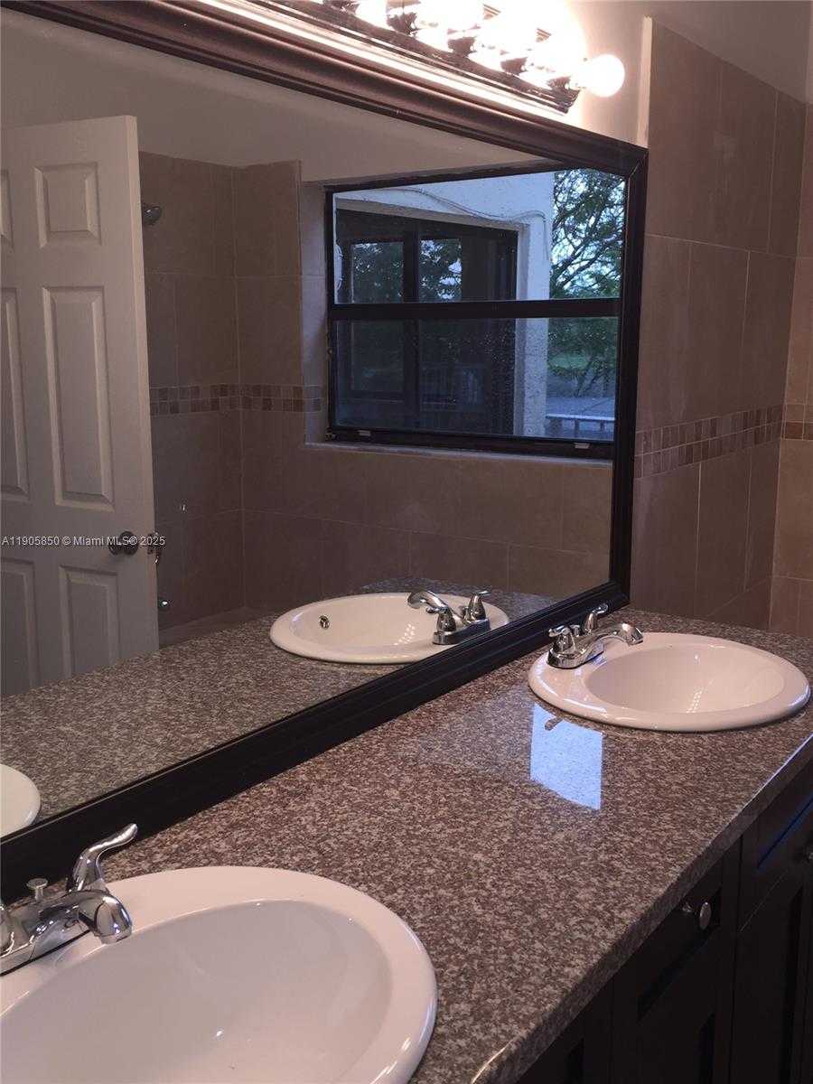 Small Image of 9912 SOUTH WEST 147TH PL, Miami Number 23