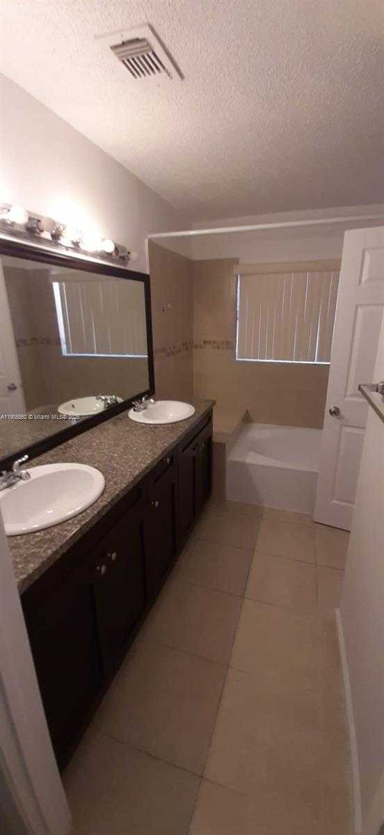 Small Image of 9912 SOUTH WEST 147TH PL, Miami Number 25