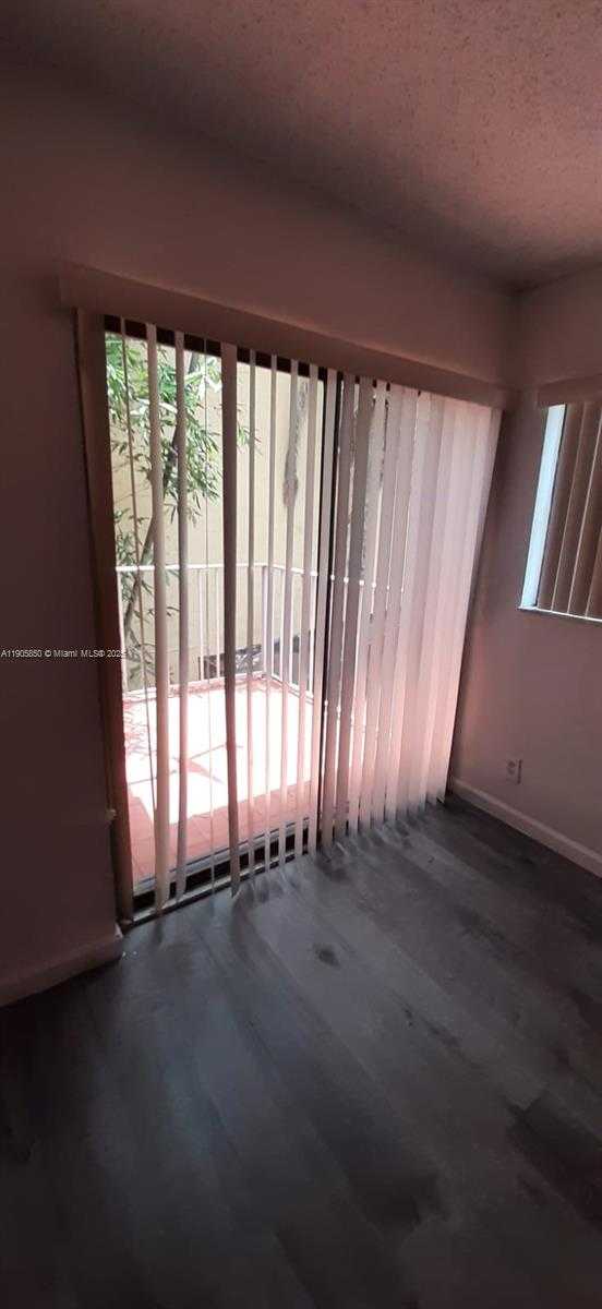 Small Image of 9912 SOUTH WEST 147TH PL, Miami Number 27