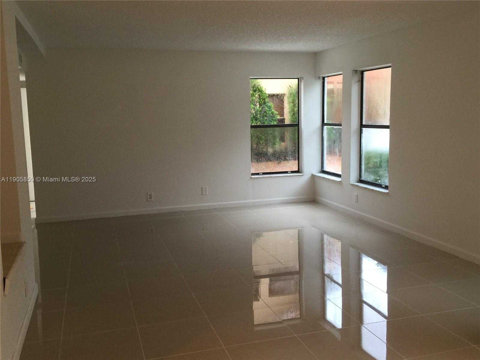 Small Image of 9912 SOUTH WEST 147TH PL, Miami Number 8