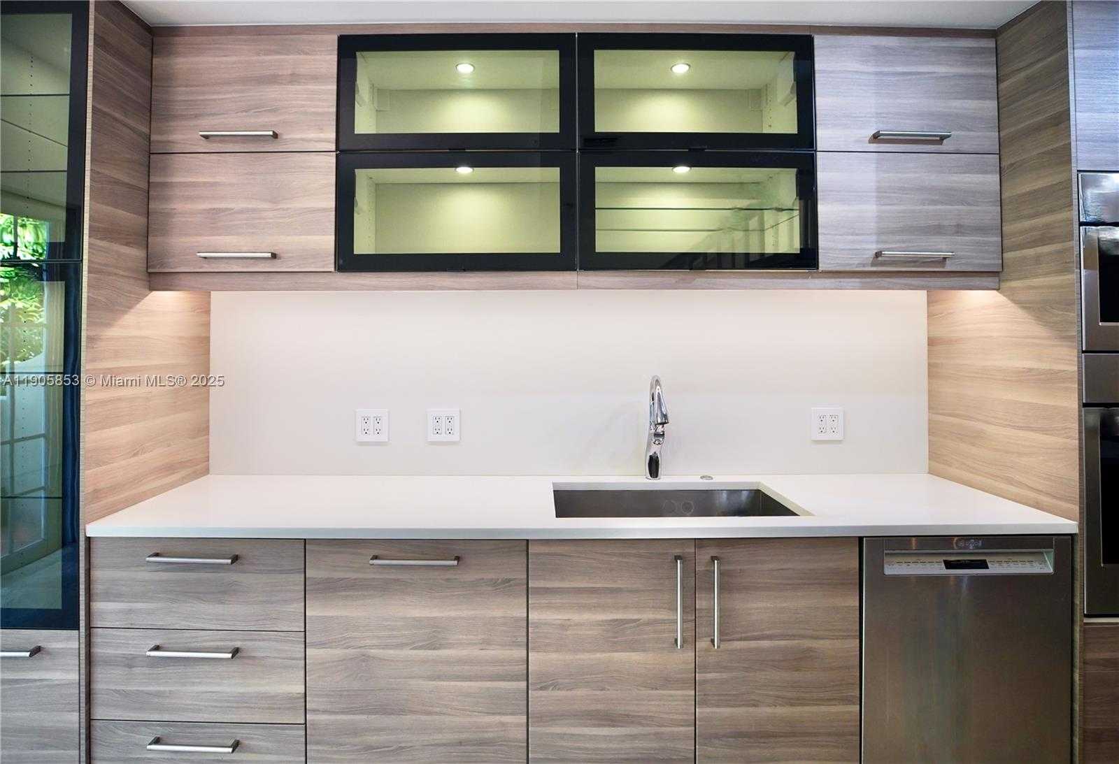 Small Image of 615 SANTANDER AVE #B, Coral Gables Number 4