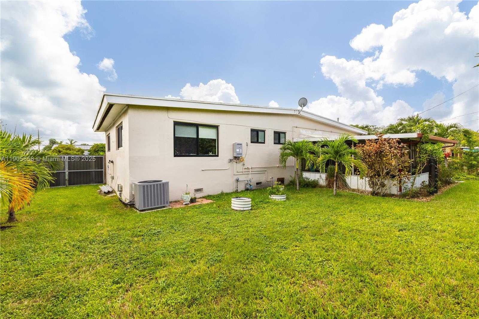Small Image of 8531 SOUTH WEST 27TH TER, Miami Number 20
