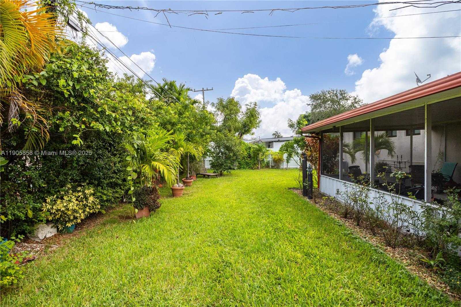 Small Image of 8531 SOUTH WEST 27TH TER, Miami Number 21