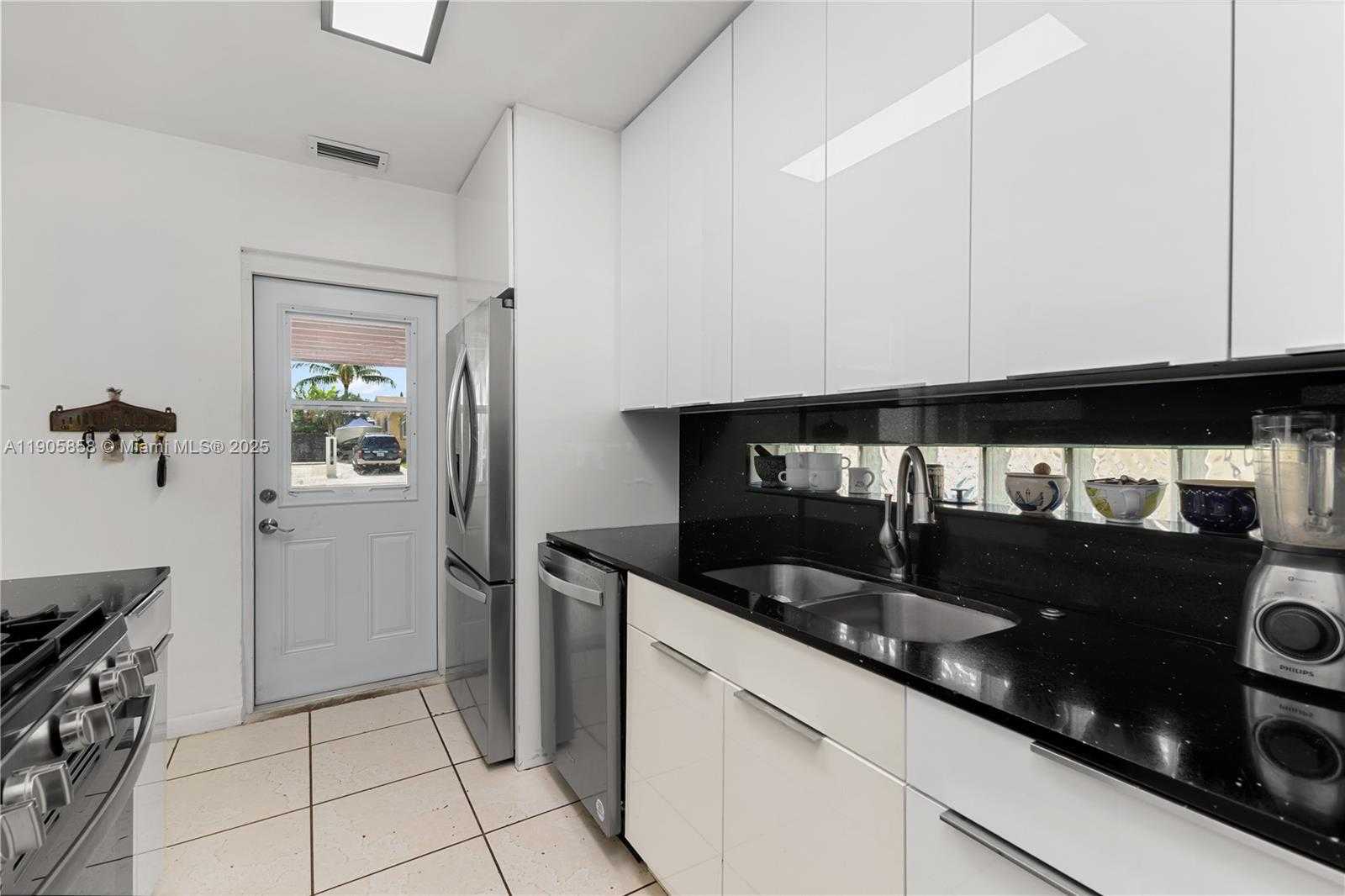 Small Image of 8531 SOUTH WEST 27TH TER, Miami Number 7