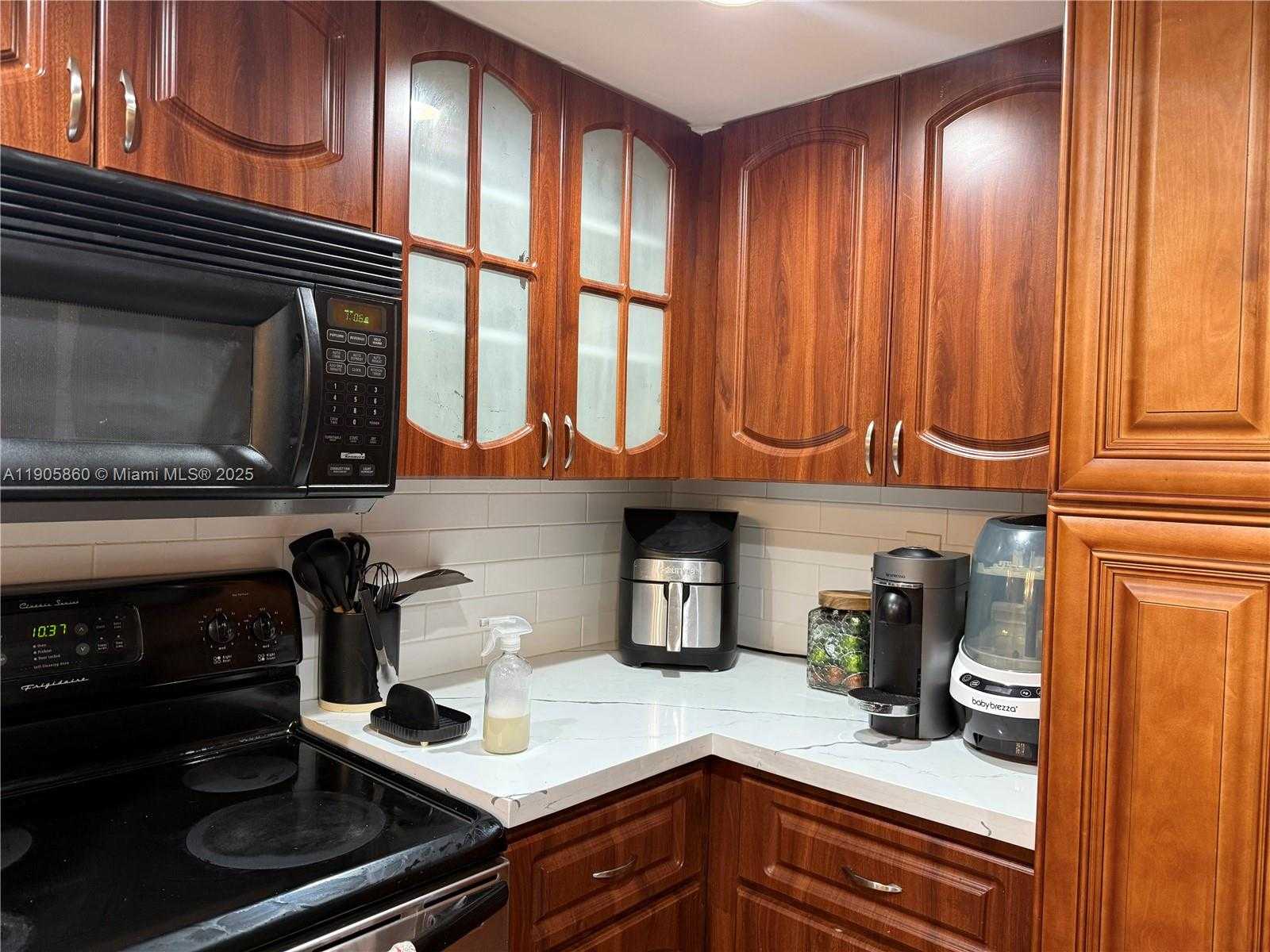 Small Image of 540 BRICKELL KEY DR #212, Miami Number 2