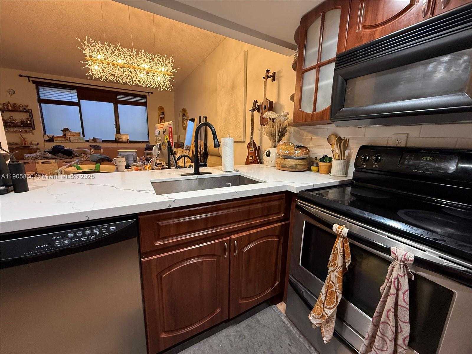 Small Image of 540 BRICKELL KEY DR #212, Miami Number 4