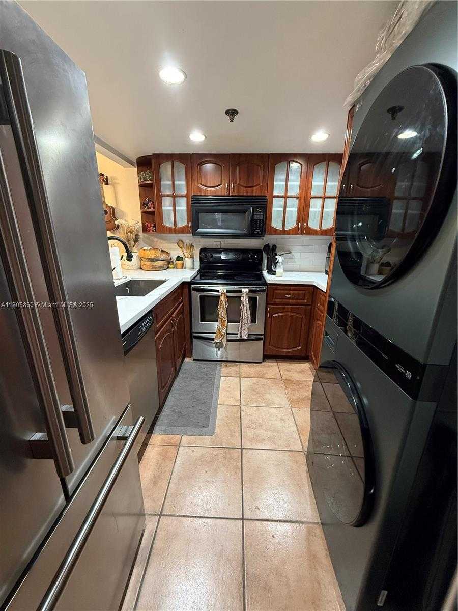 Small Image of 540 BRICKELL KEY DR #212, Miami Number 5