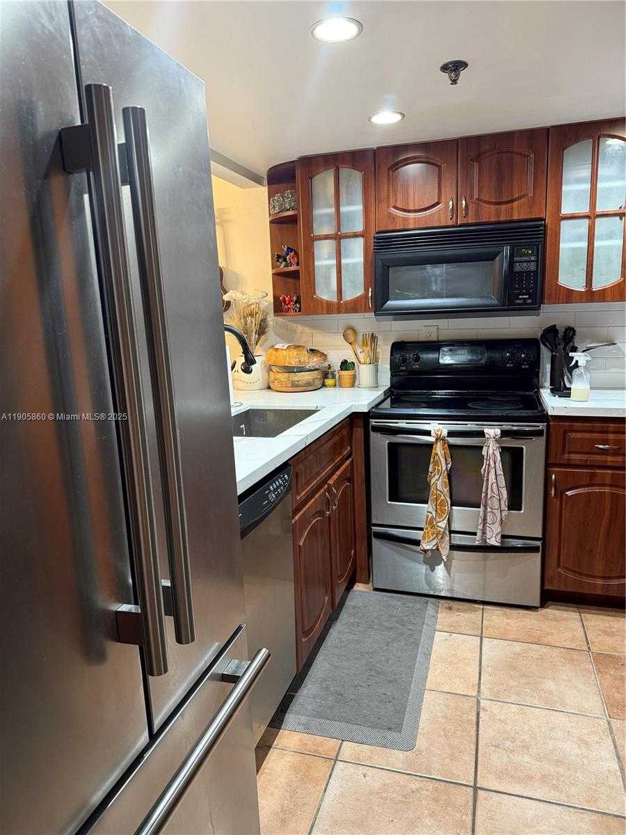 Small Image of 540 BRICKELL KEY DR #212, Miami Number 6