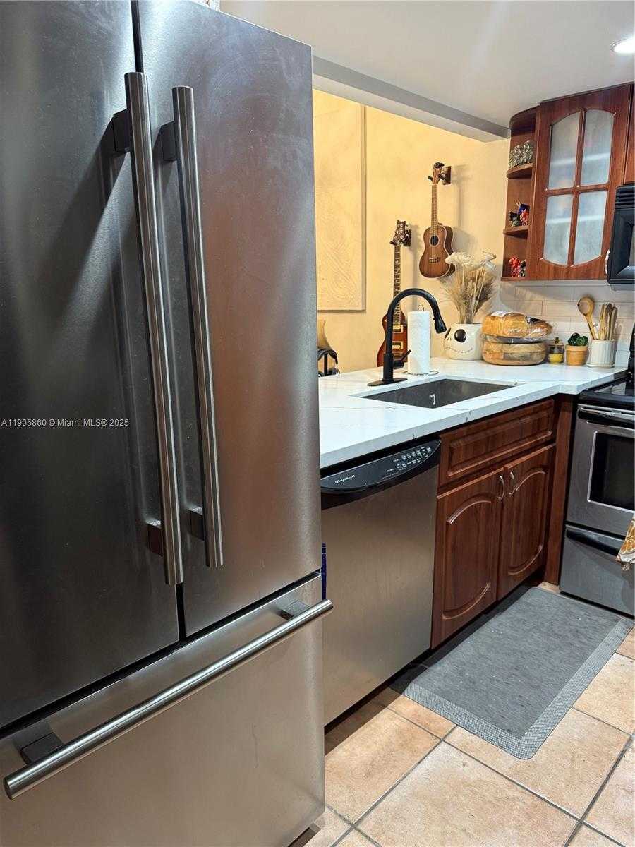 Small Image of 540 BRICKELL KEY DR #212, Miami Number 7