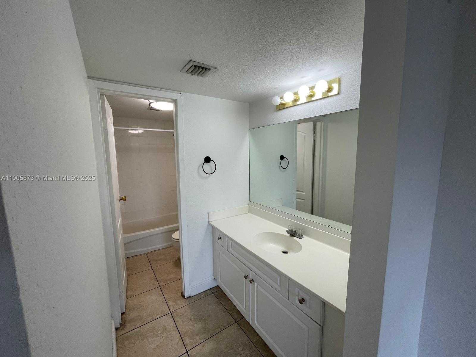 Small Image of 5231 GENEVA WAY #306, Doral Number 11