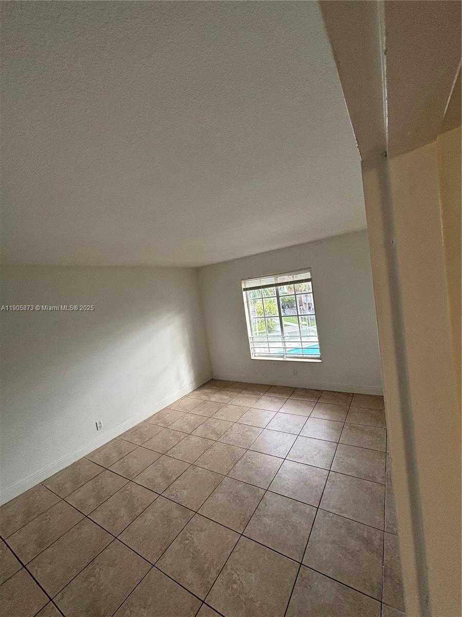 Small Image of 5231 GENEVA WAY #306, Doral Number 8