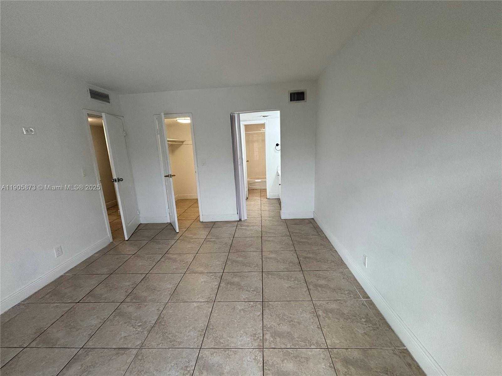 Small Image of 5231 GENEVA WAY #306, Doral Number 9