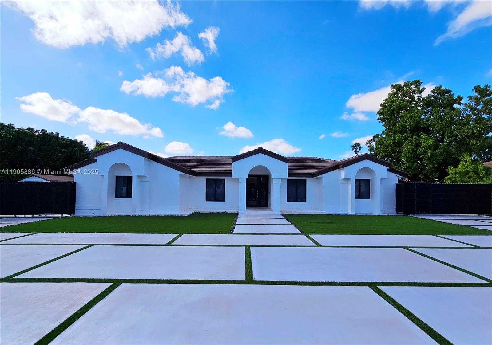 Small Image of 16138 SOUTH WEST 154TH CT, Miami Number 1