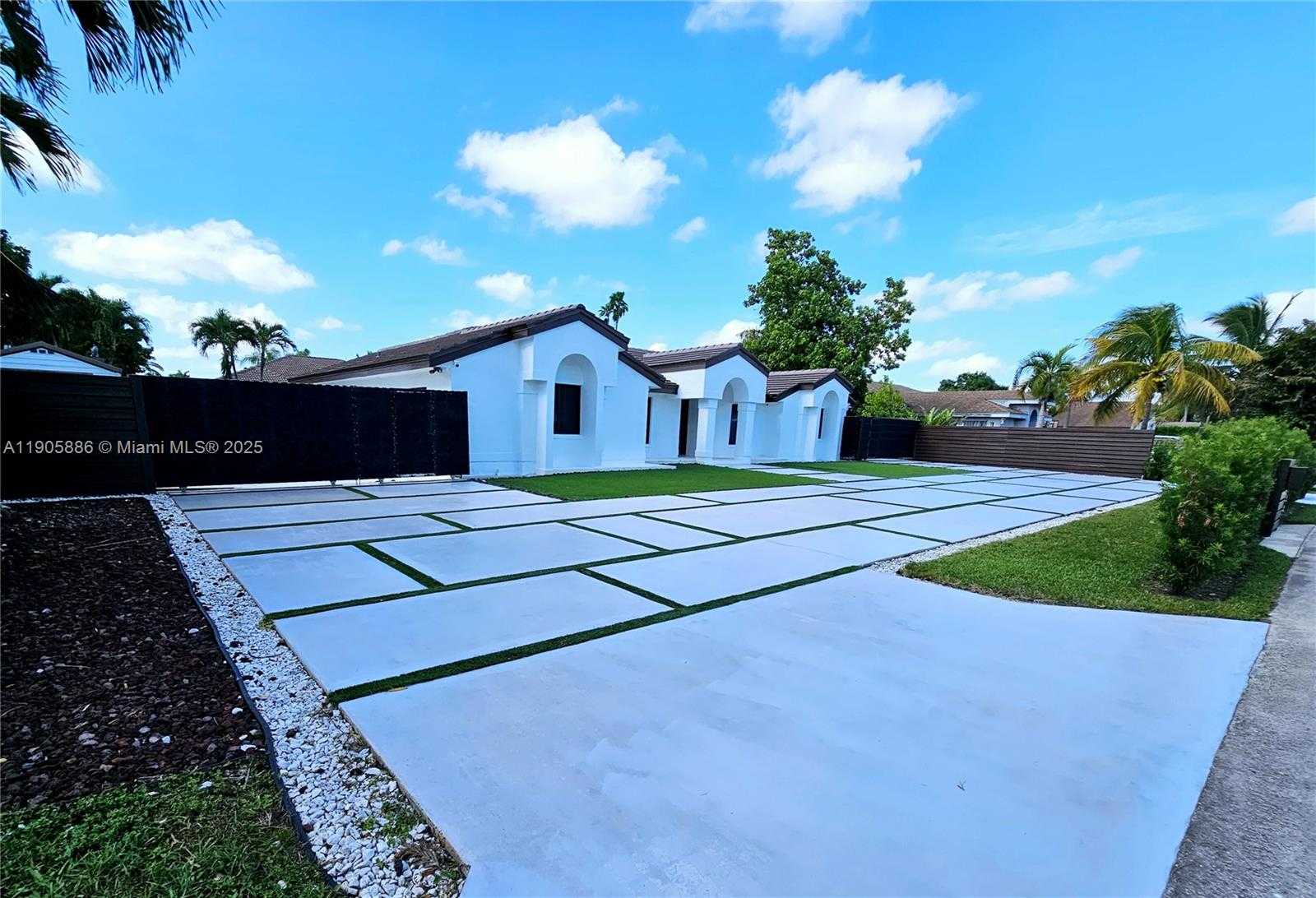 Small Image of 16138 SOUTH WEST 154TH CT, Miami Number 2