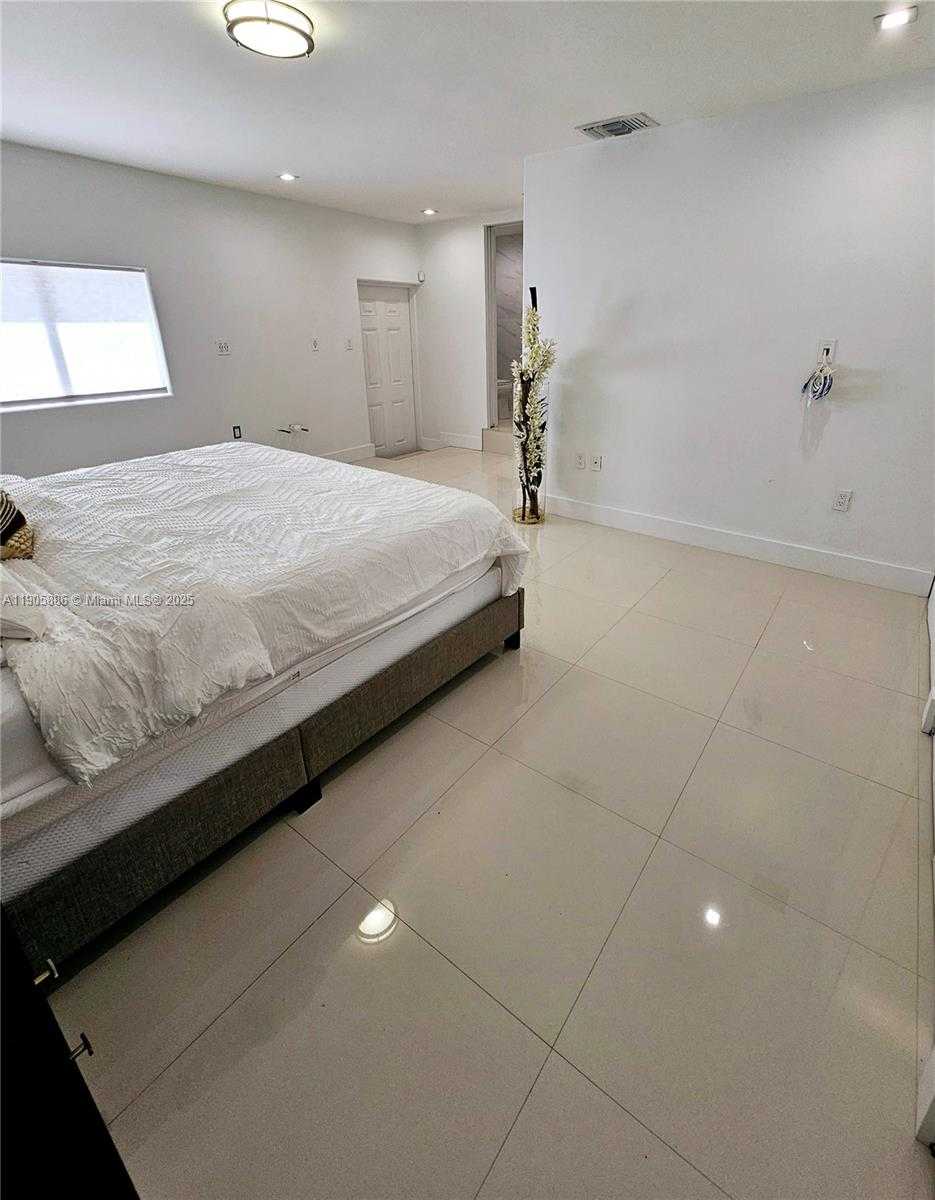 Small Image of 16138 SOUTH WEST 154TH CT, Miami Number 24