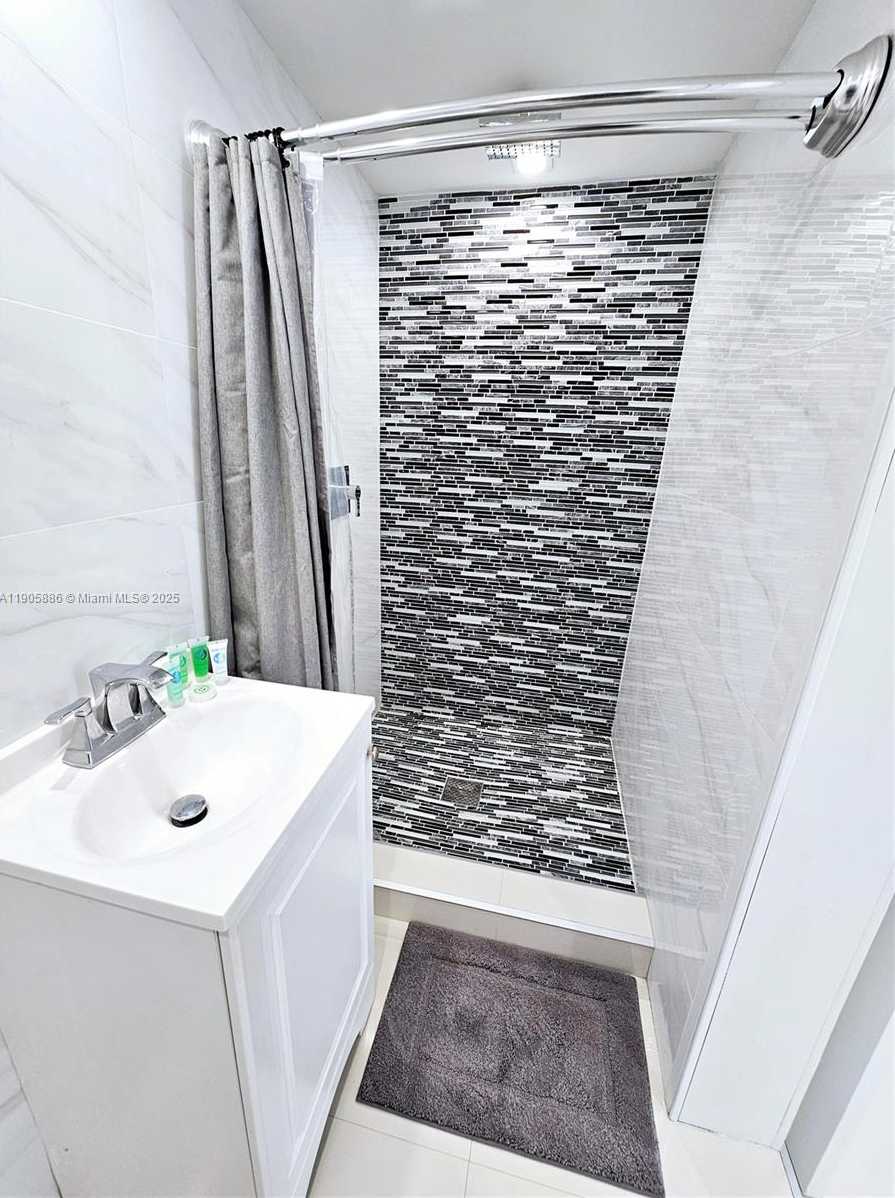 Small Image of 16138 SOUTH WEST 154TH CT, Miami Number 25