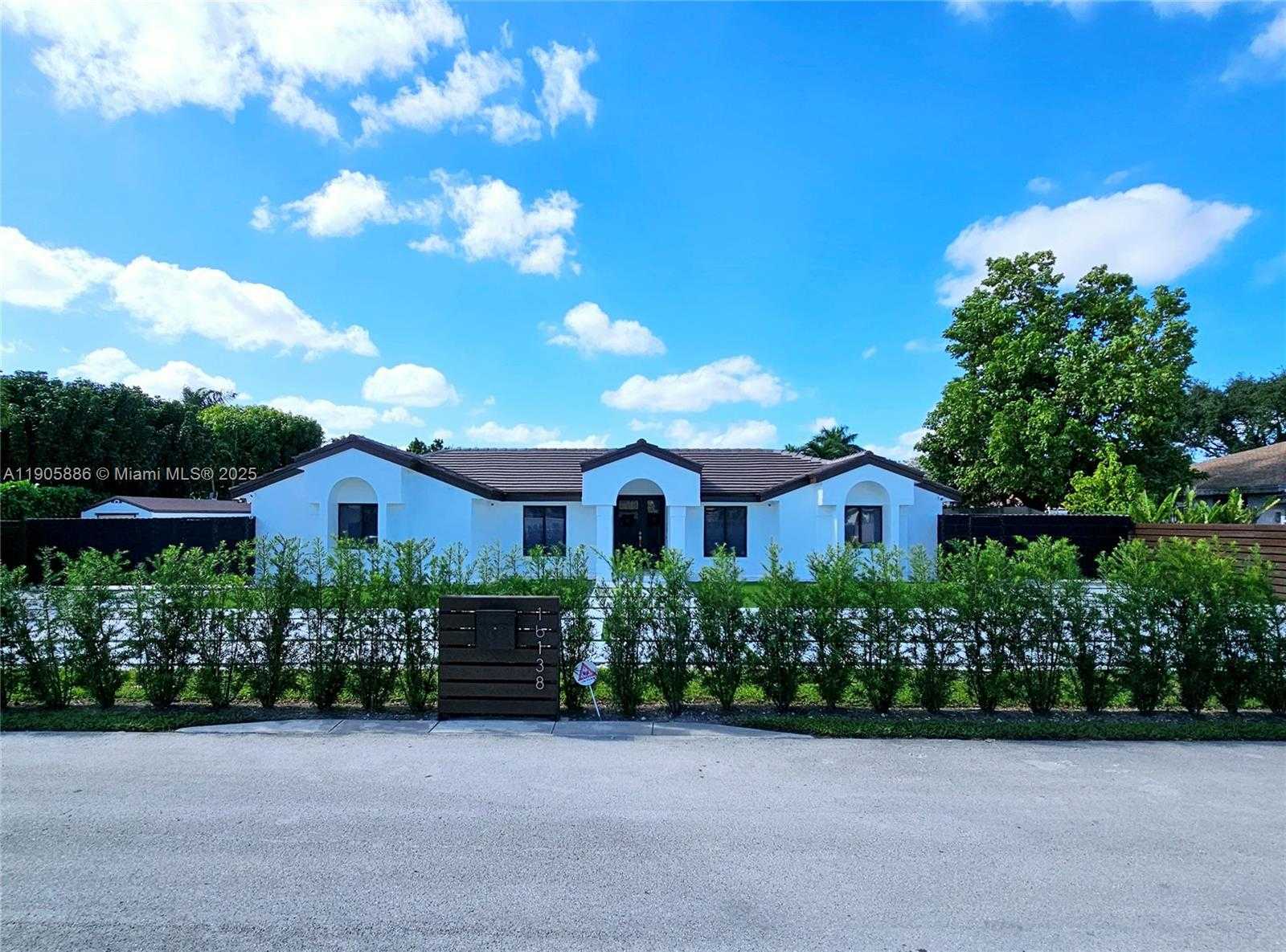 Small Image of 16138 SOUTH WEST 154TH CT, Miami Number 3