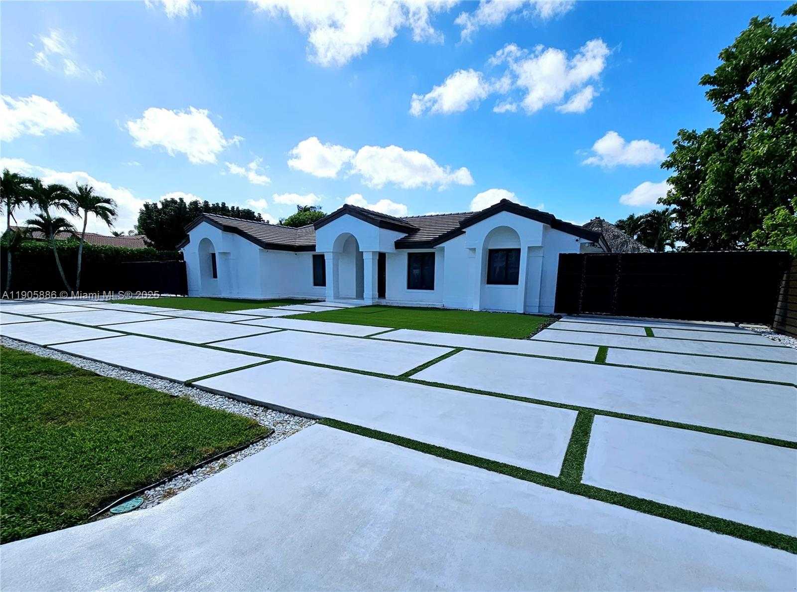 Small Image of 16138 SOUTH WEST 154TH CT, Miami Number 4