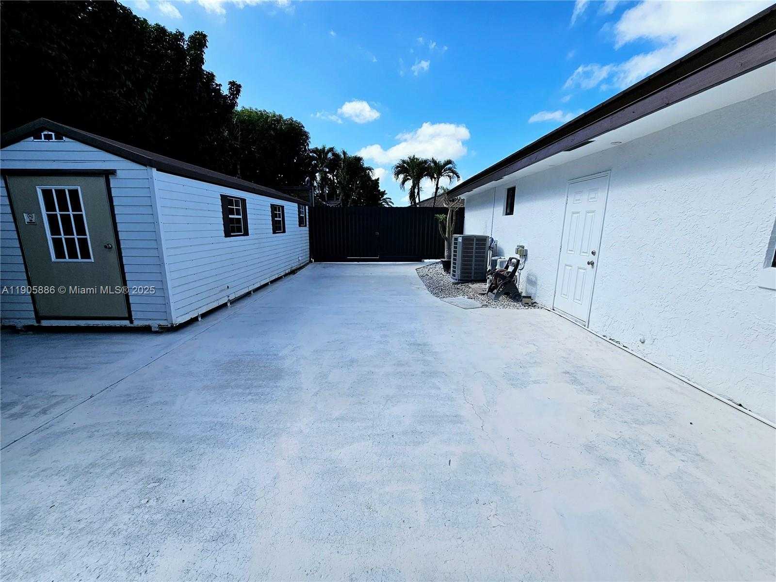 Small Image of 16138 SOUTH WEST 154TH CT, Miami Number 46