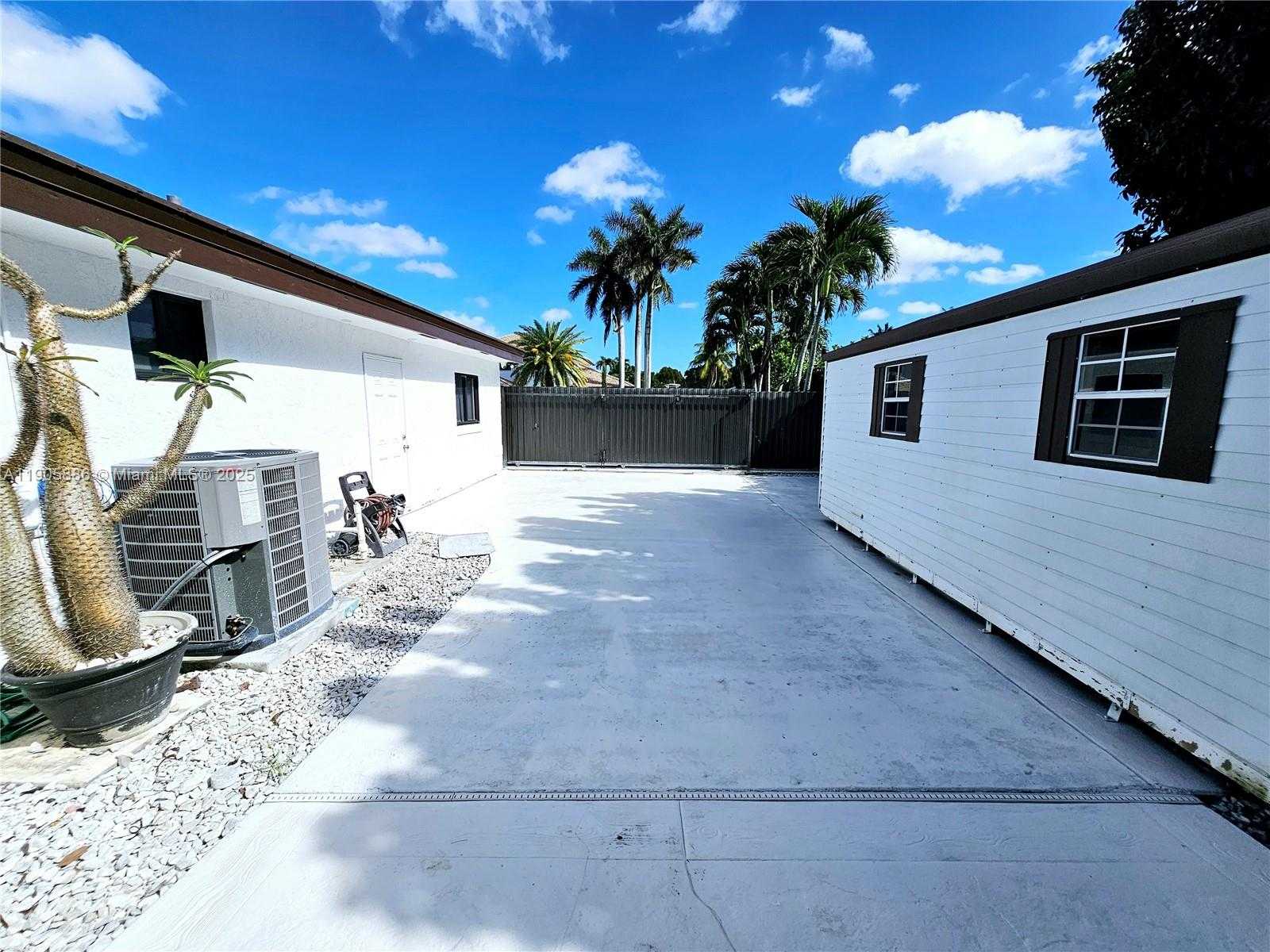 Small Image of 16138 SOUTH WEST 154TH CT, Miami Number 49