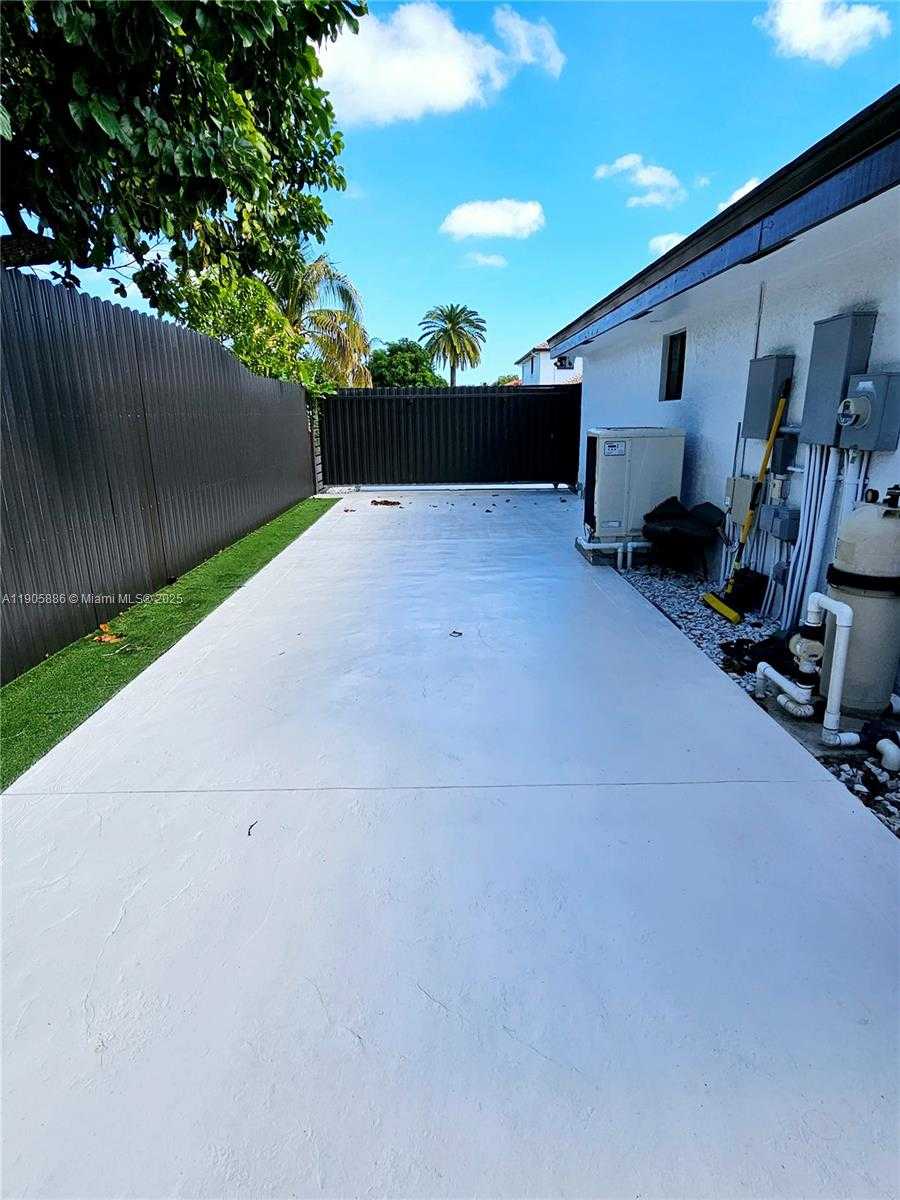 Small Image of 16138 SOUTH WEST 154TH CT, Miami Number 50