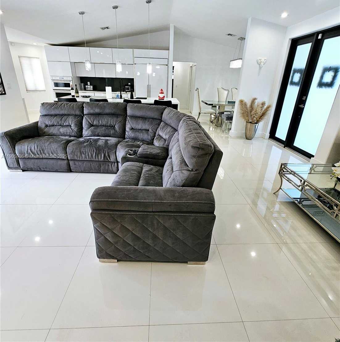 Small Image of 16138 SOUTH WEST 154TH CT, Miami Number 7