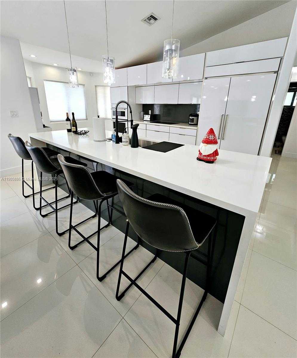 Small Image of 16138 SOUTH WEST 154TH CT, Miami Number 9