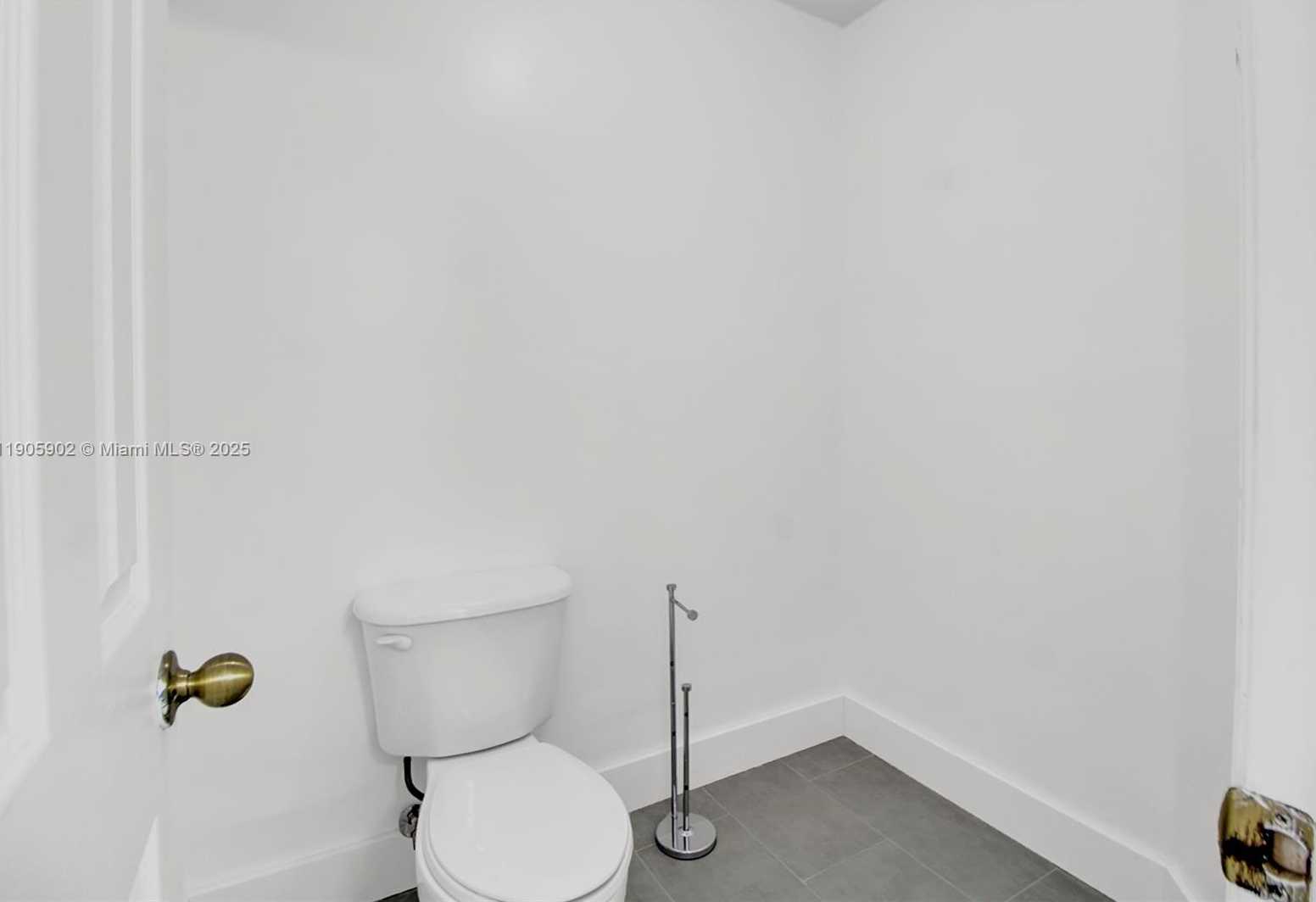 Small Image of 13505 SOUTH WEST 122ND AVE, Miami Number 24