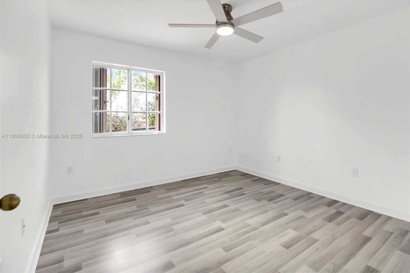 Small Image of 13505 SOUTH WEST 122ND AVE, Miami Number 31