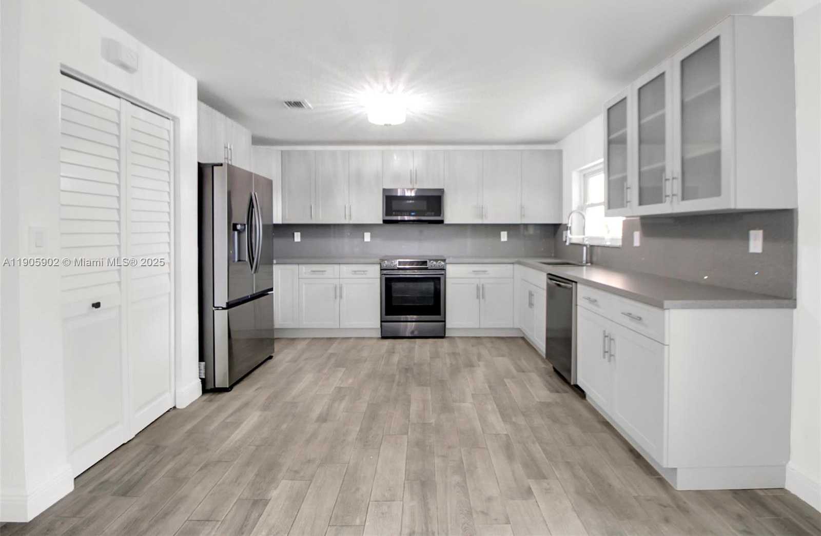 Small Image of 13505 SOUTH WEST 122ND AVE, Miami Number 6