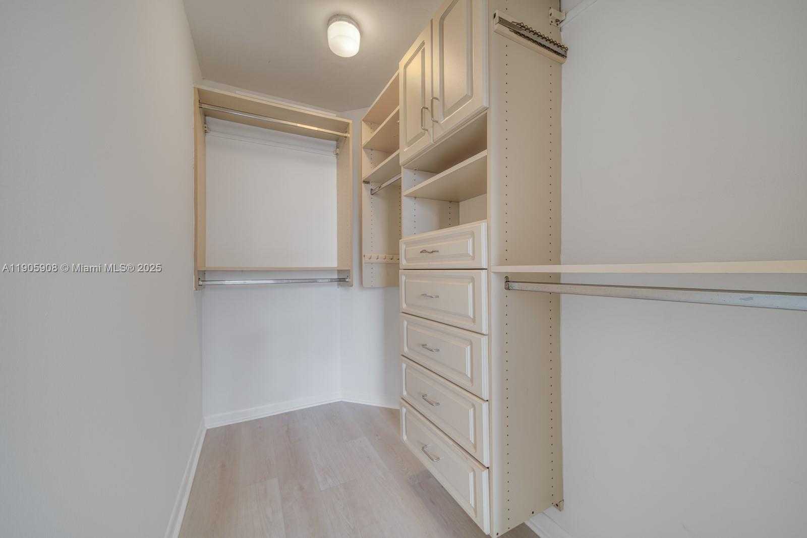 Small Image of 770 CLAUGHTON ISLAND DR #1803, Miami Number 11