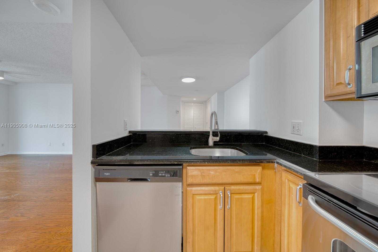 Small Image of 770 CLAUGHTON ISLAND DR #1803, Miami Number 13