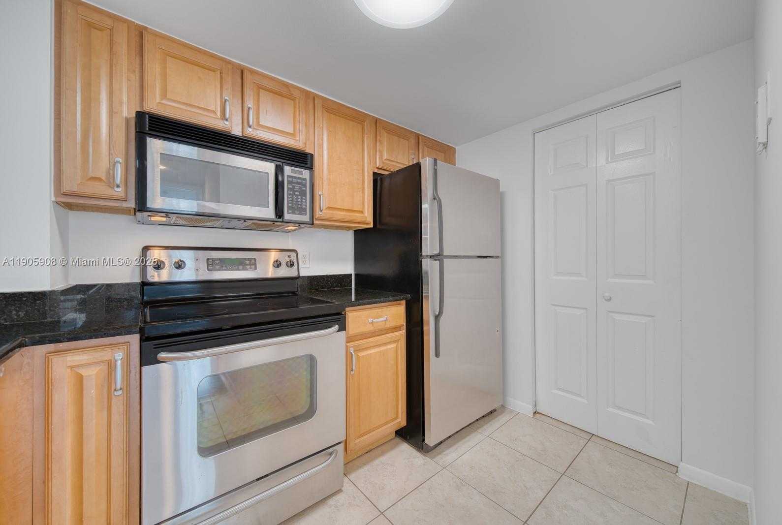 Small Image of 770 CLAUGHTON ISLAND DR #1803, Miami Number 14