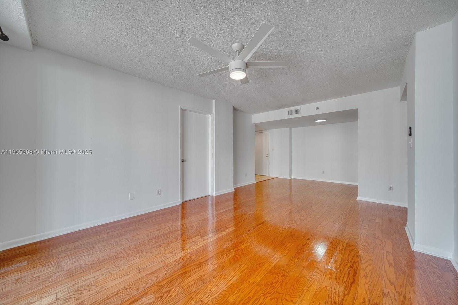 Small Image of 770 CLAUGHTON ISLAND DR #1803, Miami Number 20